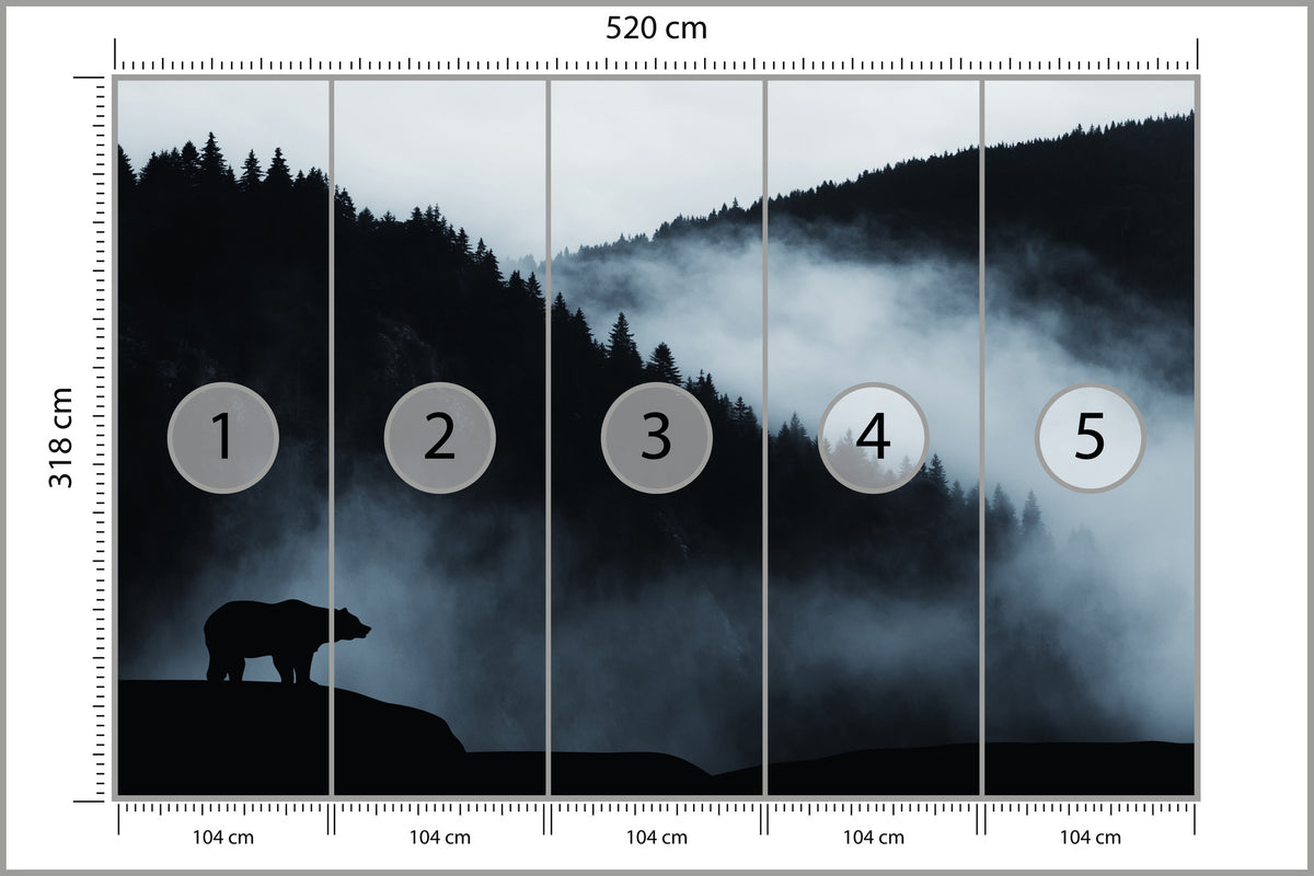 Fototapeta Niedźwiedź W Górach We Mgle 520 × 318 cm – podgląd kadru