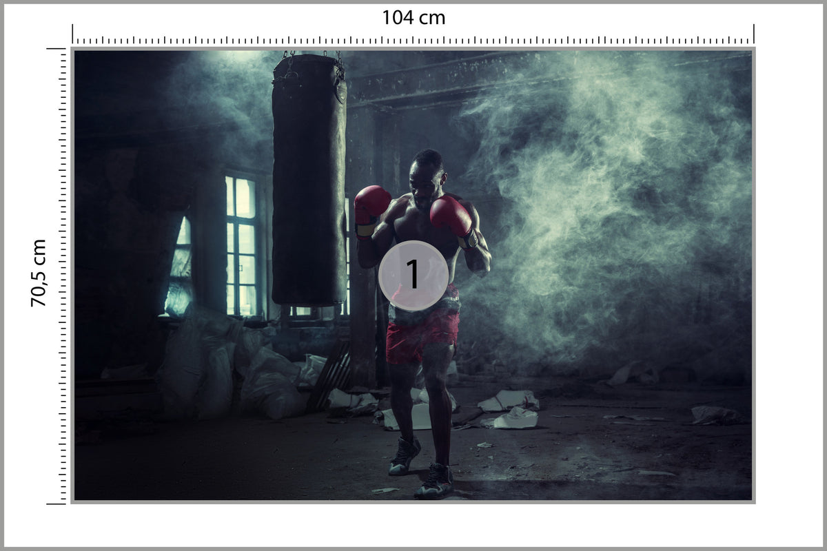 Fototapeta Bokser W Zadymionym Pomieszczeniu 104 × 70,5 cm – podgląd kadru