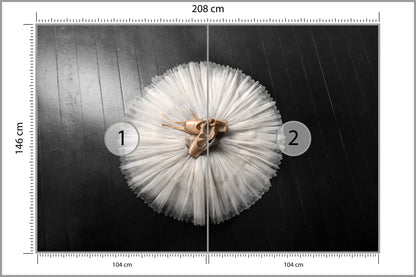 Fototapeta Buty Do Baletu Na Białej Tutu 208 × 146 cm – podgląd kadru
