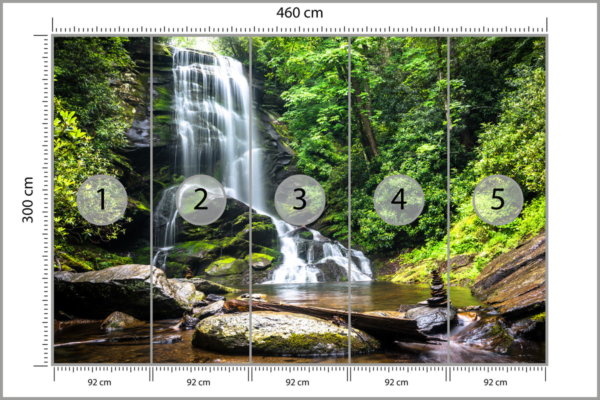 Fototapeta Wodospad Kaskada W Lesie Na Skałach 460 × 300 cm – podgląd kadru