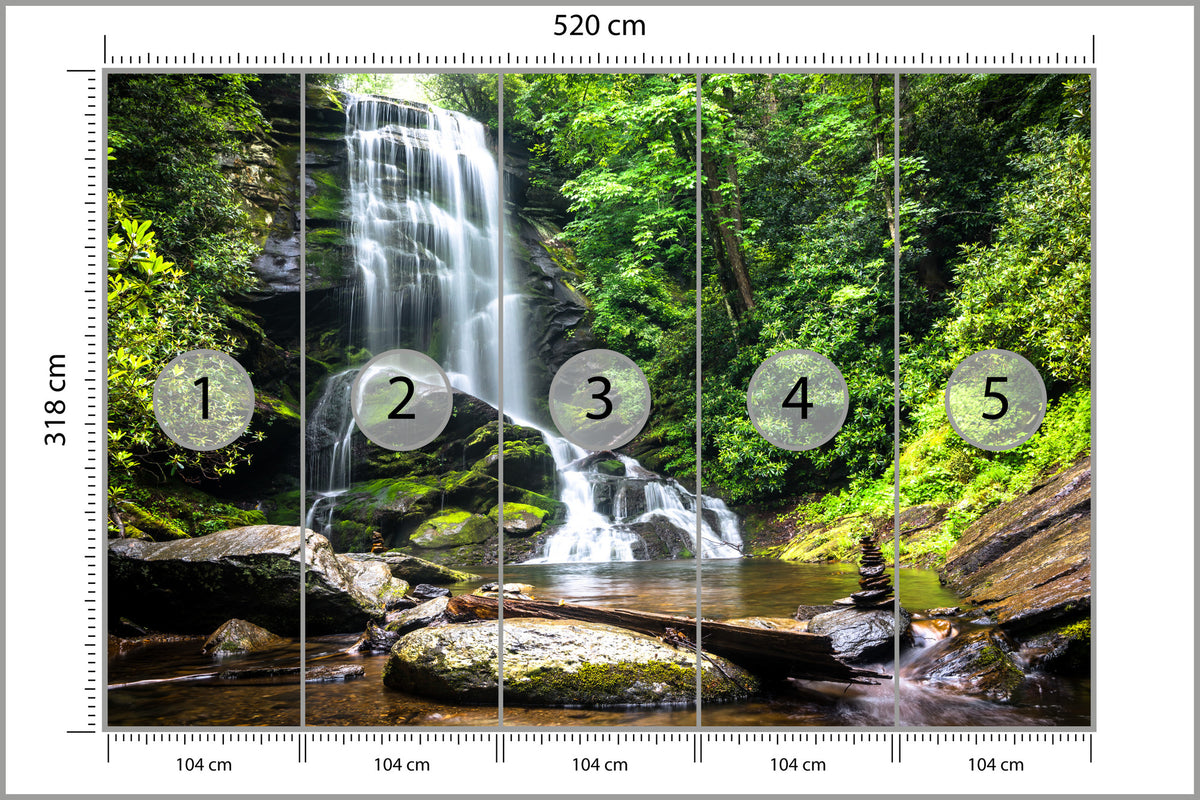 Fototapeta Wodospad Kaskada W Lesie Na Skałach 520 × 318 cm – podgląd kadru