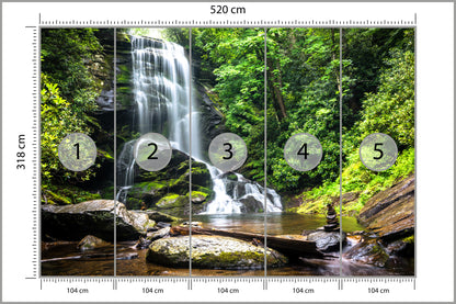 Fototapeta Wodospad Kaskada W Lesie Na Skałach 520 × 318 cm – podgląd kadru