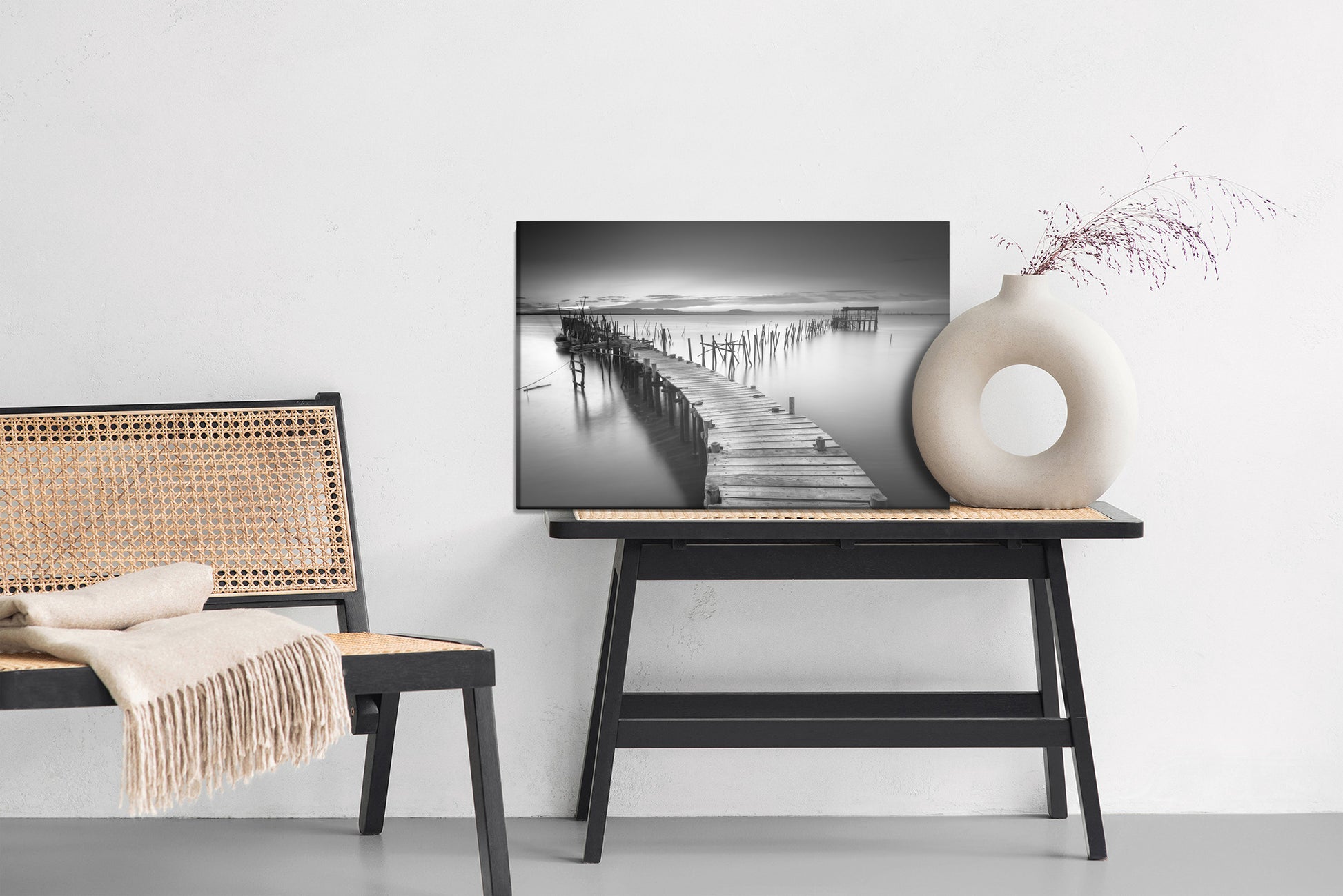 Obraz Na Płótnie Molo – monochromatyczny spokój do wnętrz nowoczesnych, minimalistycznych i skandynawskich – widok 5