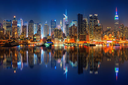 Obraz Na Płótnie Manhattan Nocą – panorama miasta w chłodnych odcieniach do wnętrz nowoczesnych i industrialnych 120x80