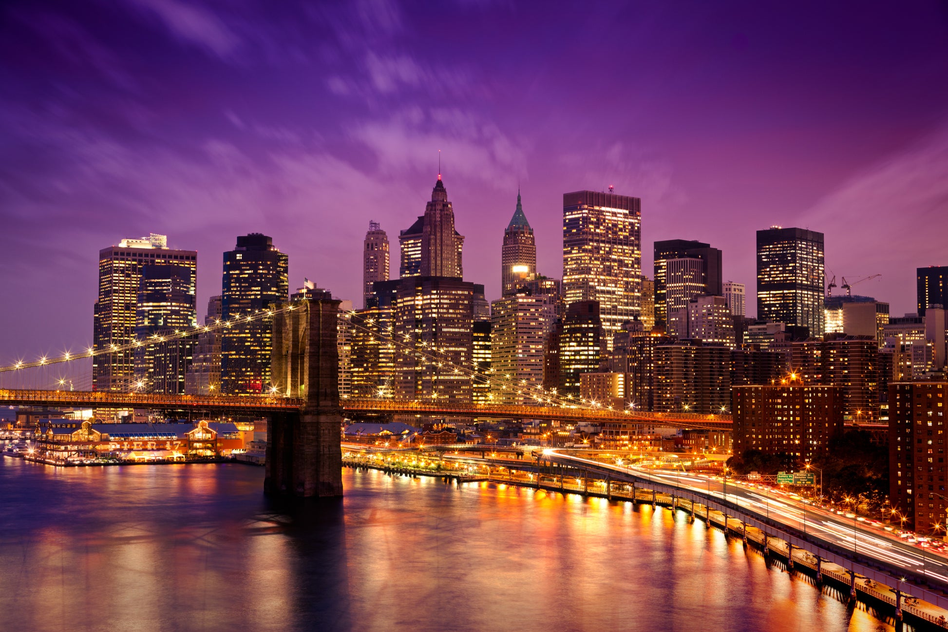 Obraz Na Płótnie Manhattan Nocą – dynamiczny pejzaż do wnętrz nowoczesnych, industrialnych i loftowych 120x80
