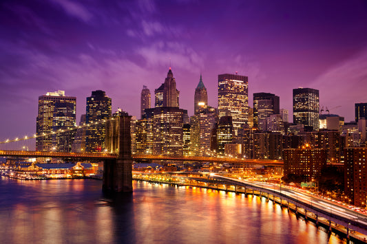 Obraz Na Płótnie Manhattan Nocą – dynamiczny pejzaż do wnętrz nowoczesnych, industrialnych i loftowych 120x80