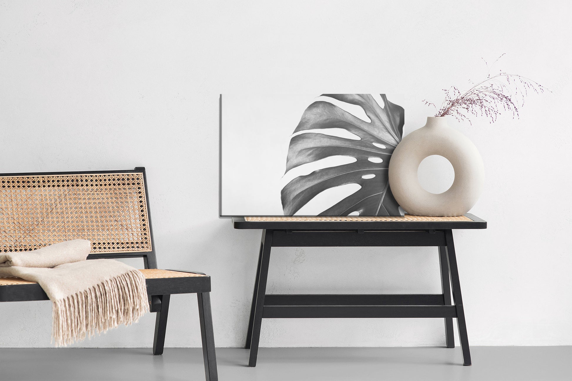 Obraz Na Płótnie Liść Monstery – monochromatyczny akcent do wnętrz nowoczesnych, minimalistycznych i loft – widok 5
