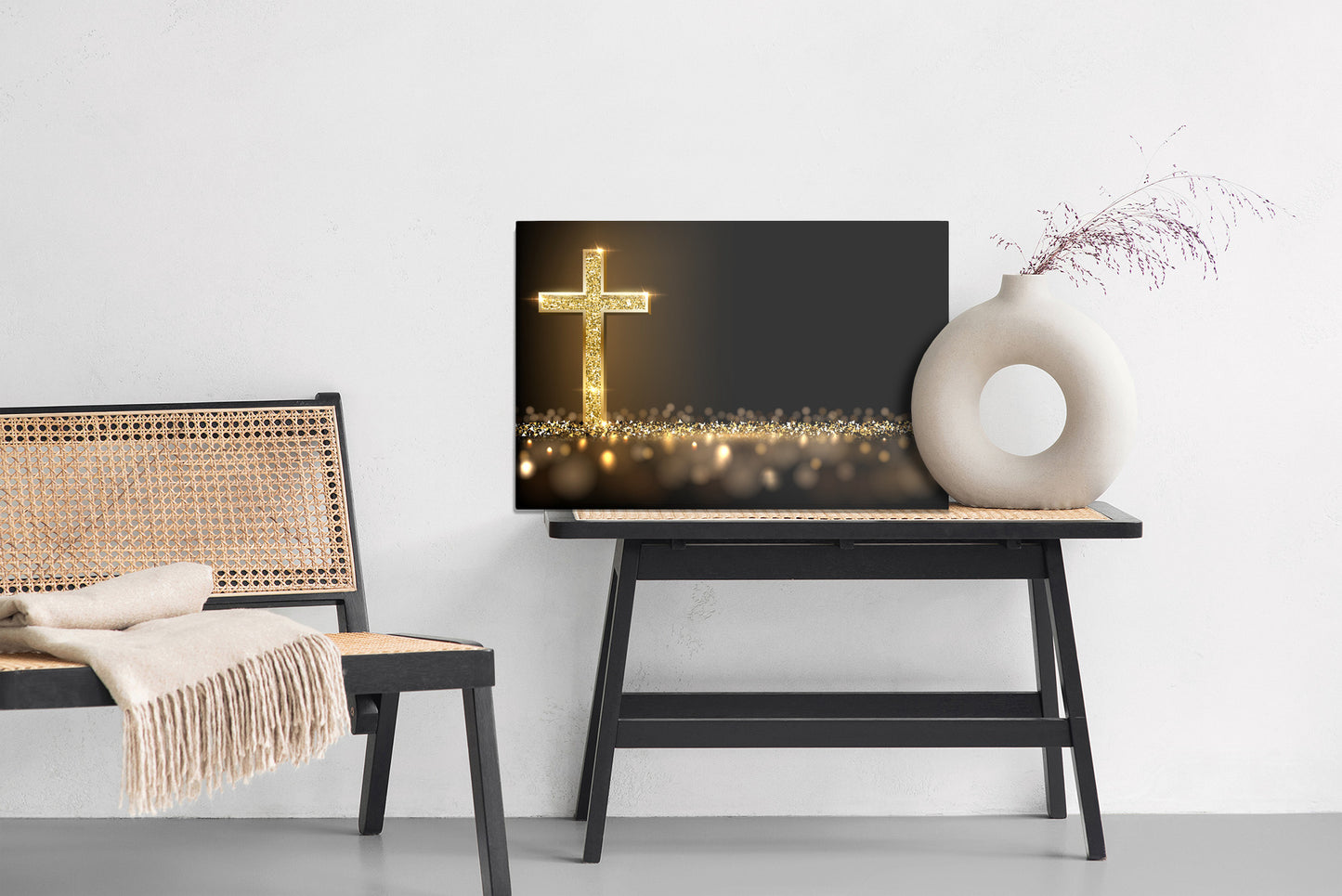 Obraz Na Płótnie Złoty Krzyż – elegancka symbolika do wnętrz modern classic i minimalistycznych – widok 5