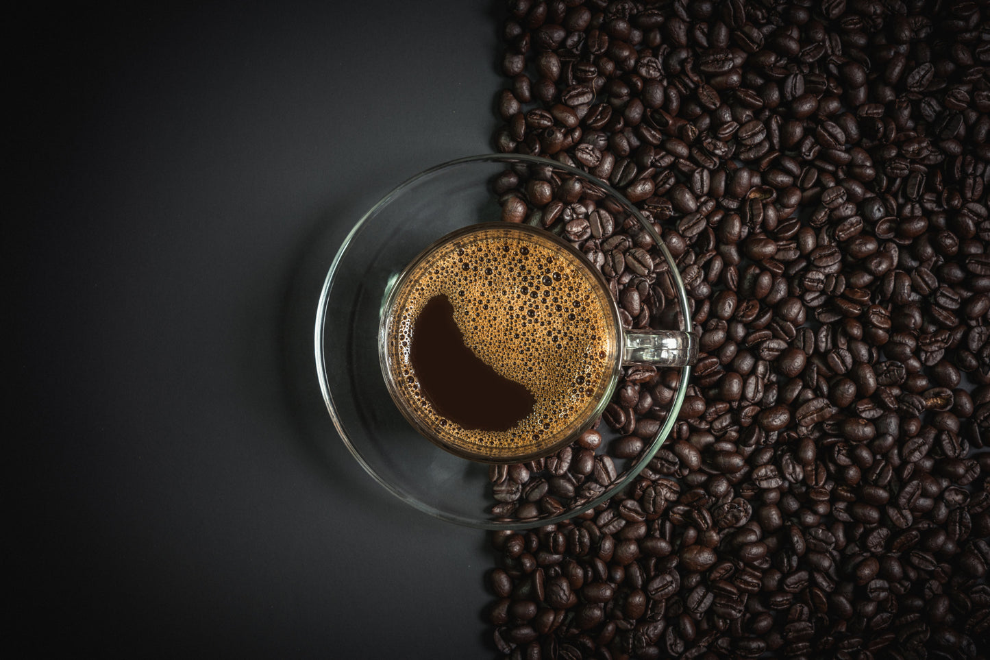 Obraz Na Płótnie Szklanka Espresso – esencja kawiarnianego stylu do wnętrz nowoczesnych i loftowych 120x80