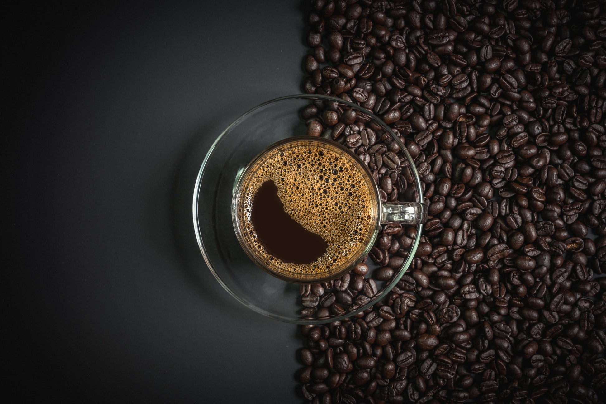 Obraz Na Płótnie Szklanka Espresso – esencja kawiarnianego stylu do wnętrz nowoczesnych i loftowych 120x80