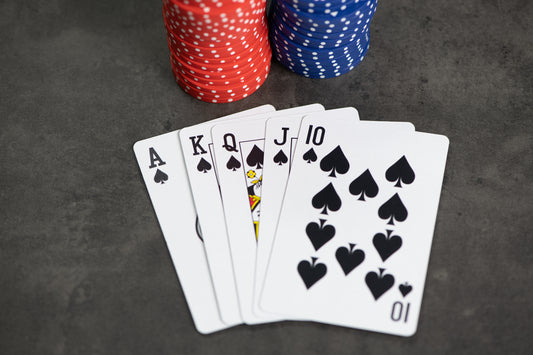 Obraz Na Płótnie Rozgrywka Pokerowa – elegancki akcent do wnętrz loftowych i nowoczesnych 100x70
