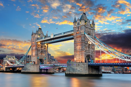 Obraz Na Płótnie Most Tower Bridge, Londyn – miejska panorama w chłodnych barwach do wnętrz loft i nowoczesnych 120x80