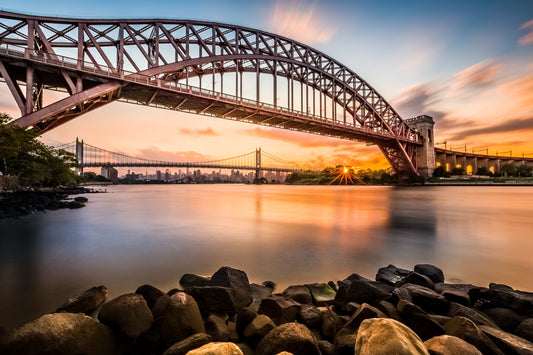 Obraz Na Płótnie Most Hell Gate Bridge, Nowy Jork – industrialny pejzaż do wnętrz loftowych i nowoczesnych 120x80