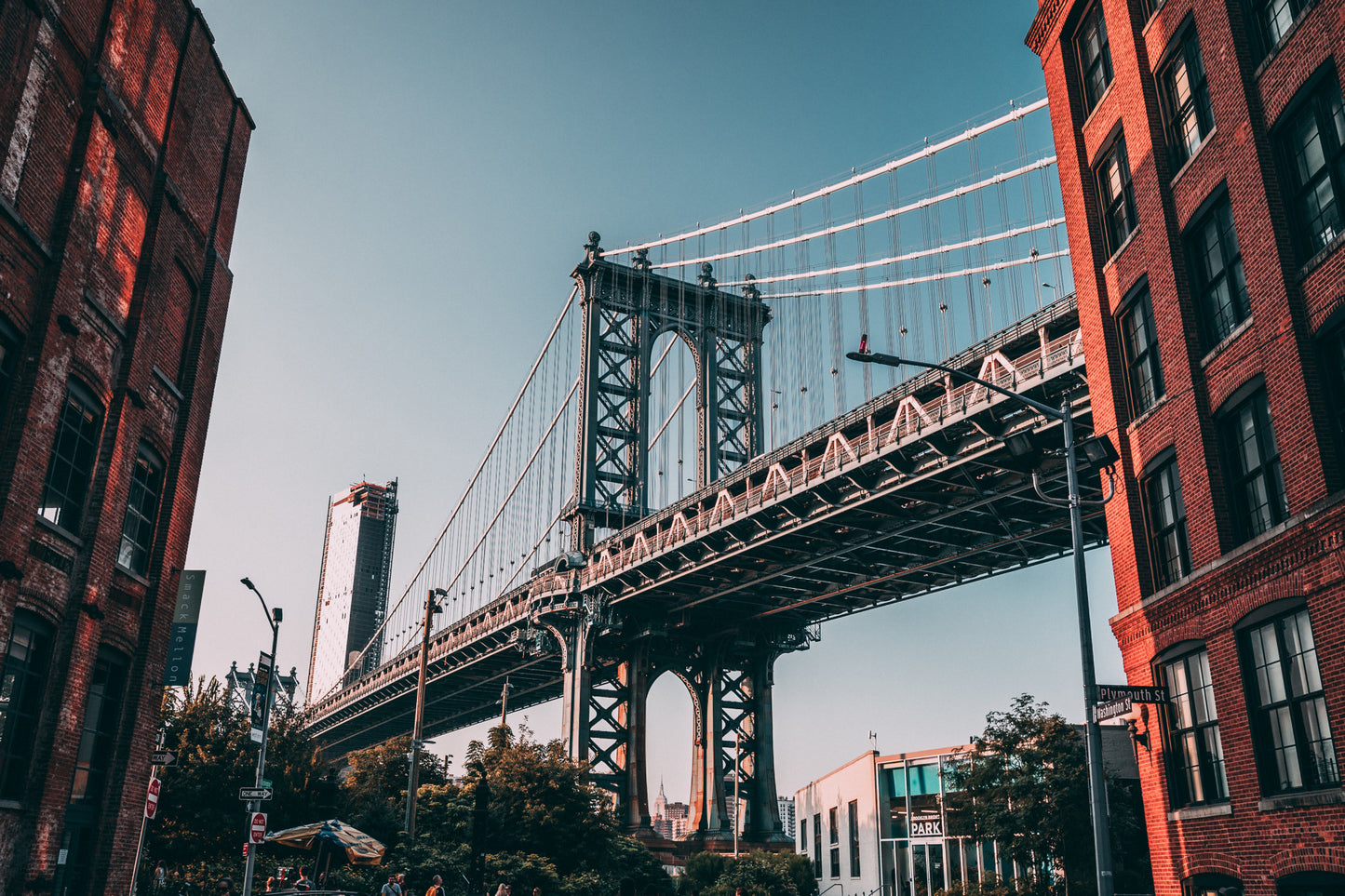 Obraz Na Płótnie Most Manhattan Bridge, Nowy Jork – dynamiczny pejzaż miejski do wnętrz industrialnych i nowoczesnych 120x80