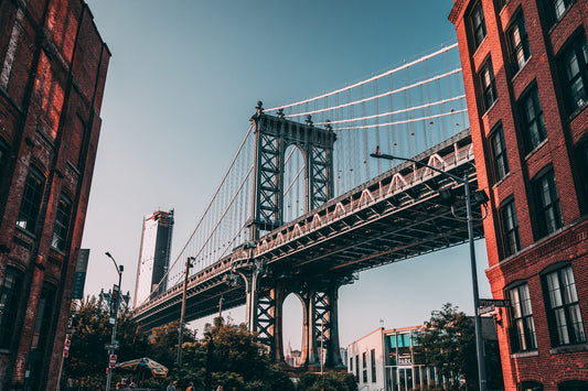 Obraz Na Płótnie Most Manhattan Bridge, Nowy Jork – dynamiczny pejzaż miejski do wnętrz industrialnych i nowoczesnych 120x80