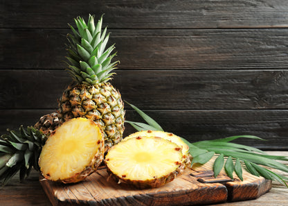 Obraz Na Płótnie Pokrojony Ananas – świeżość tropików do wnętrz boho, nowoczesnych i eklektycznych 120x80