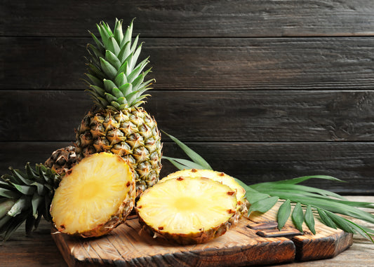 Obraz Na Płótnie Pokrojony Ananas – świeżość tropików do wnętrz boho, nowoczesnych i eklektycznych 120x80