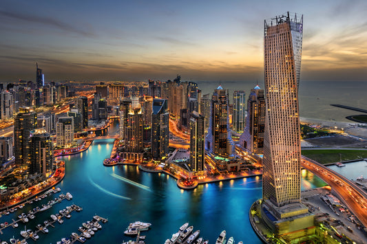 Obraz Na Płótnie Panorama Dubaju – dynamiczny pejzaż metropolii do wnętrz nowoczesnych i glamour 120x80