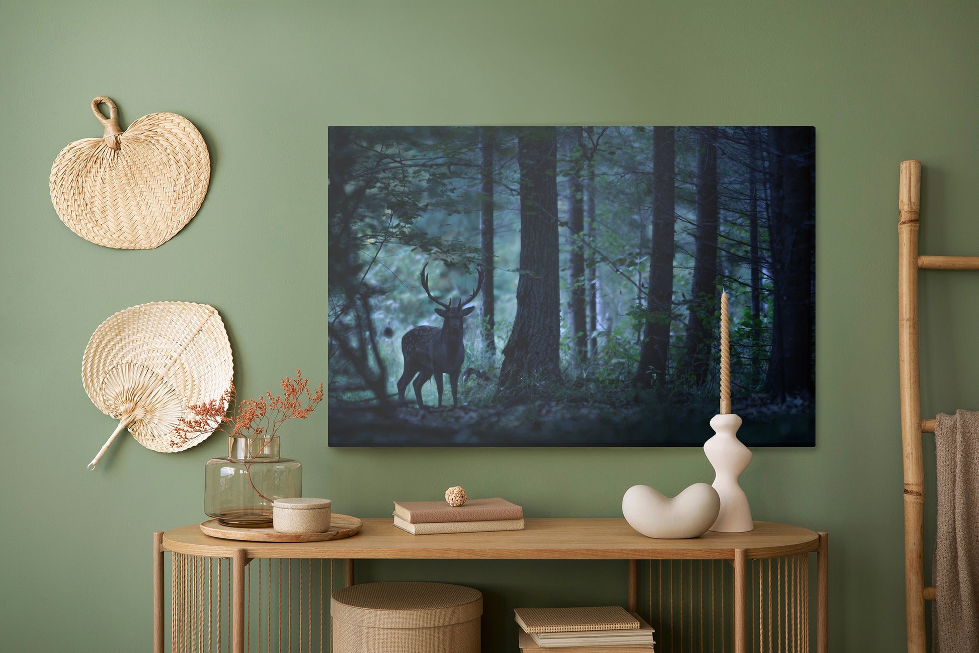 Obraz Na Płótnie Jeleń w Mrocznym Lesie – nastrojowa dekoracja do wnętrz loft, vintage i woodland – widok 4