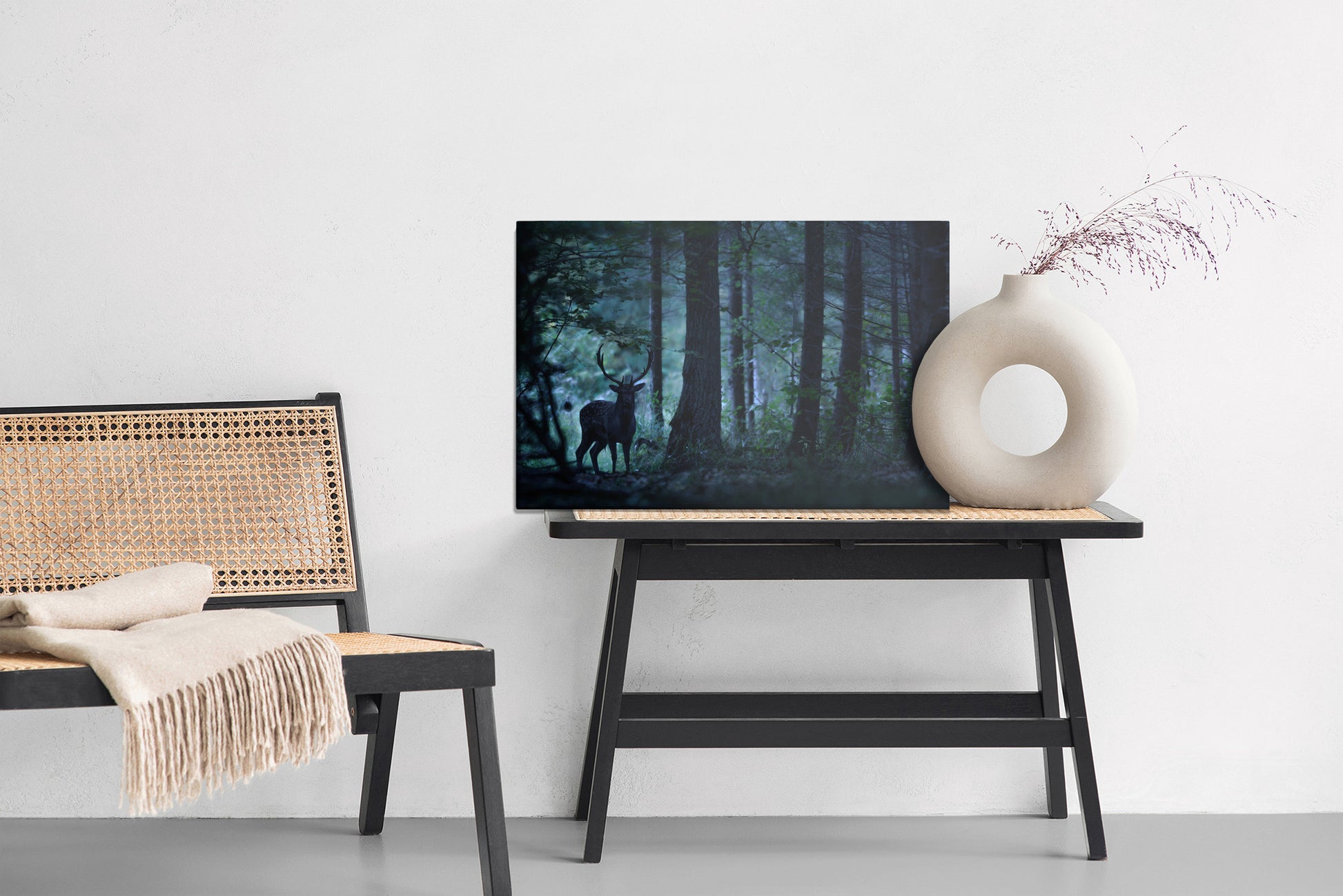 Obraz Na Płótnie Jeleń w Mrocznym Lesie – nastrojowa dekoracja do wnętrz loft, vintage i woodland – widok 5