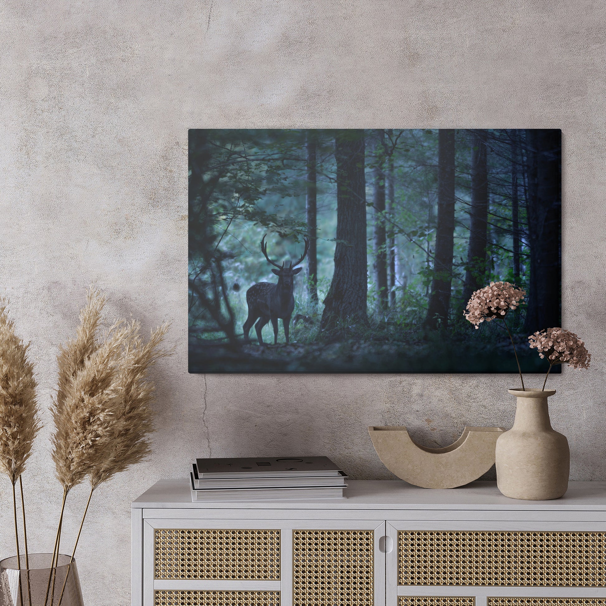 Obraz Na Płótnie Jeleń w Mrocznym Lesie – nastrojowa dekoracja do wnętrz loft, vintage i woodland – widok 2