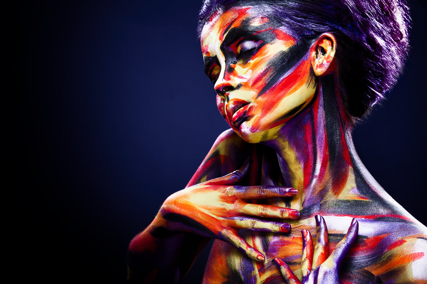 Obraz Na Płótnie Ekspresyjny Portret Kobiecy – barwny i inspirujący do wnętrz nowoczesnych, eklektycznych i art deco 120x80