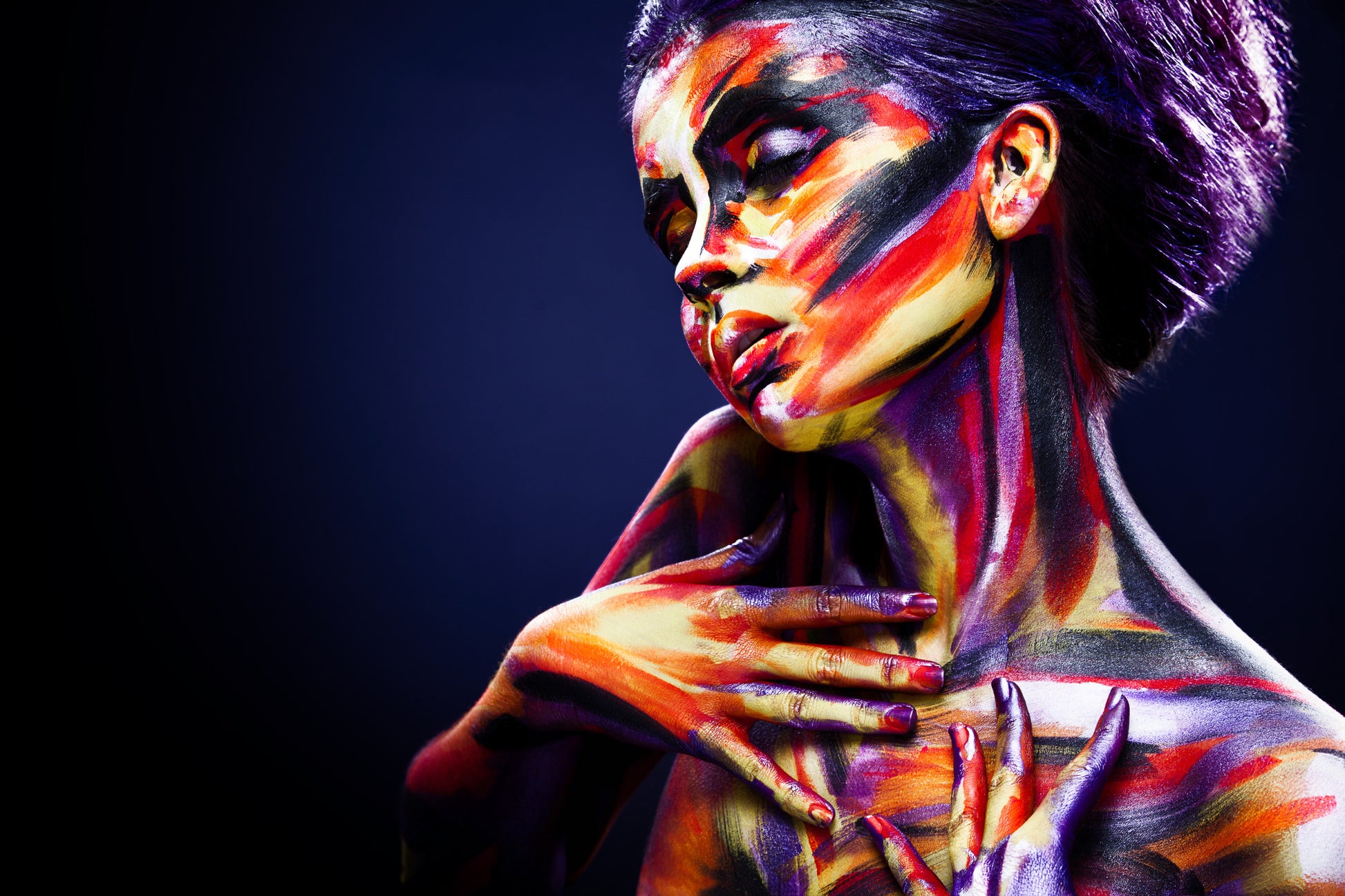 Obraz Na Płótnie Ekspresyjny Portret Kobiecy – barwny i inspirujący do wnętrz nowoczesnych, eklektycznych i art deco 120x80