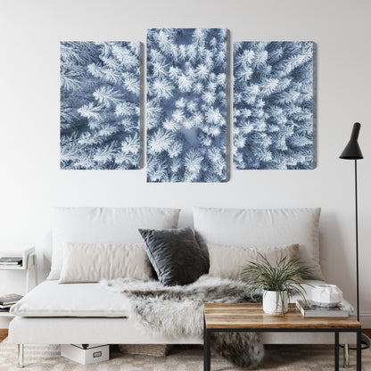 Obraz Wieloczęściowy Zimowy Las Z Lotu Ptaka – majestatyczny krajobraz do wnętrz skandynawskich, nowoczesnych i górskich – widok 3