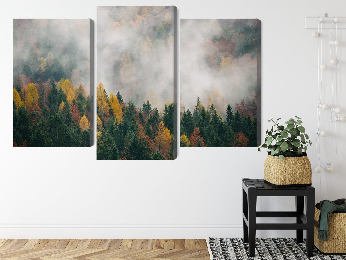 Obraz Wieloczęściowy Jesienny Las We Mgle – panoramiczny pejzaż do wnętrz naturalnych, skandynawskich i rustykalnych – widok 7
