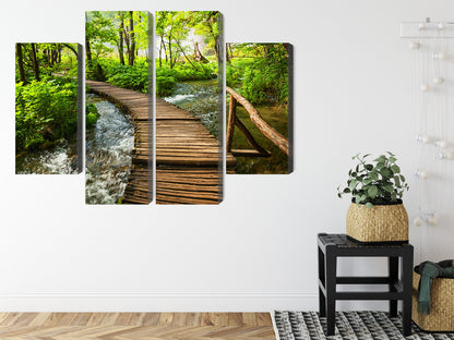 Obraz Wieloczęściowy Drewniane Molo w Lesie – spokojna panorama natury do wnętrz skandynawskich i boho – widok 7