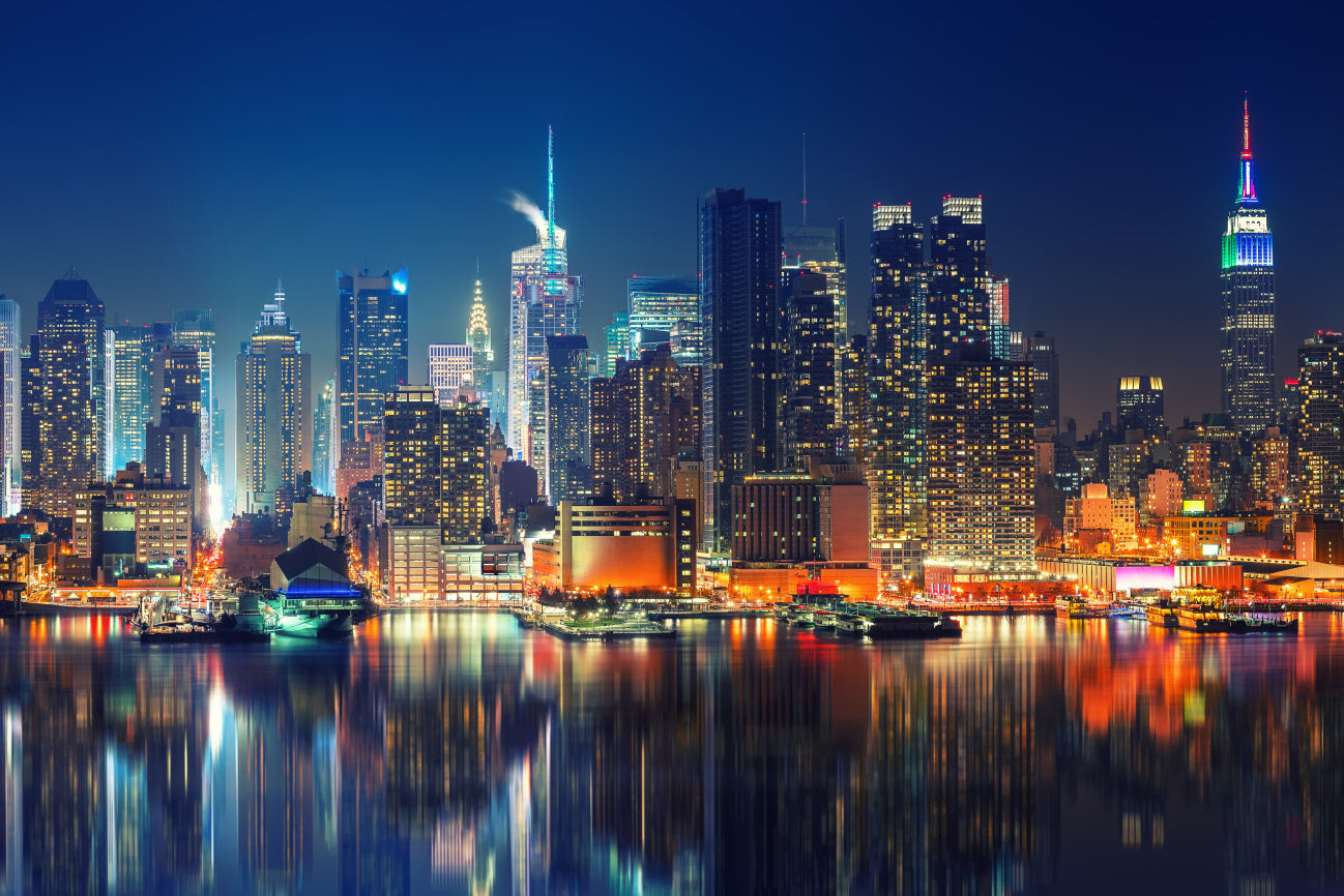 Obraz Wieloczęściowy Manhattan Nocą – dynamiczna panorama miejska do wnętrz nowoczesnych, industrialnych i loftowych 180x120