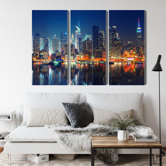 Obraz Wieloczęściowy Manhattan Nocą – dynamiczna panorama miejska do wnętrz nowoczesnych, industrialnych i loftowych – widok 3