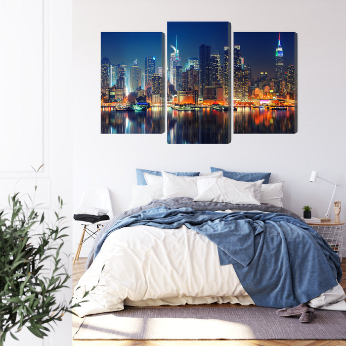 Obraz Wieloczęściowy Manhattan Nocą – dynamiczny blask do wnętrz nowoczesnych, industrialnych i glamour – widok 2