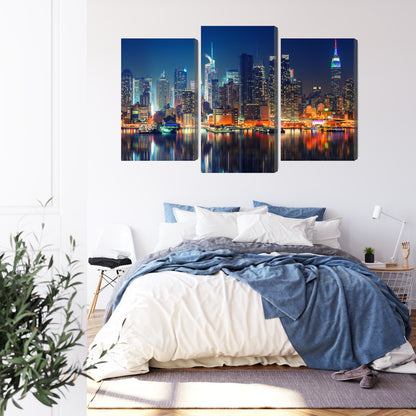 Obraz Wieloczęściowy Manhattan Nocą – dynamiczny blask do wnętrz nowoczesnych, industrialnych i glamour – widok 2