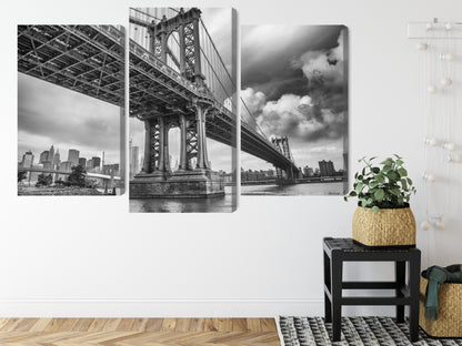 Obraz Wieloczęściowy Most Manhattan – dynamiczna panorama miejska do wnętrz industrialnych i nowoczesnych – widok 7