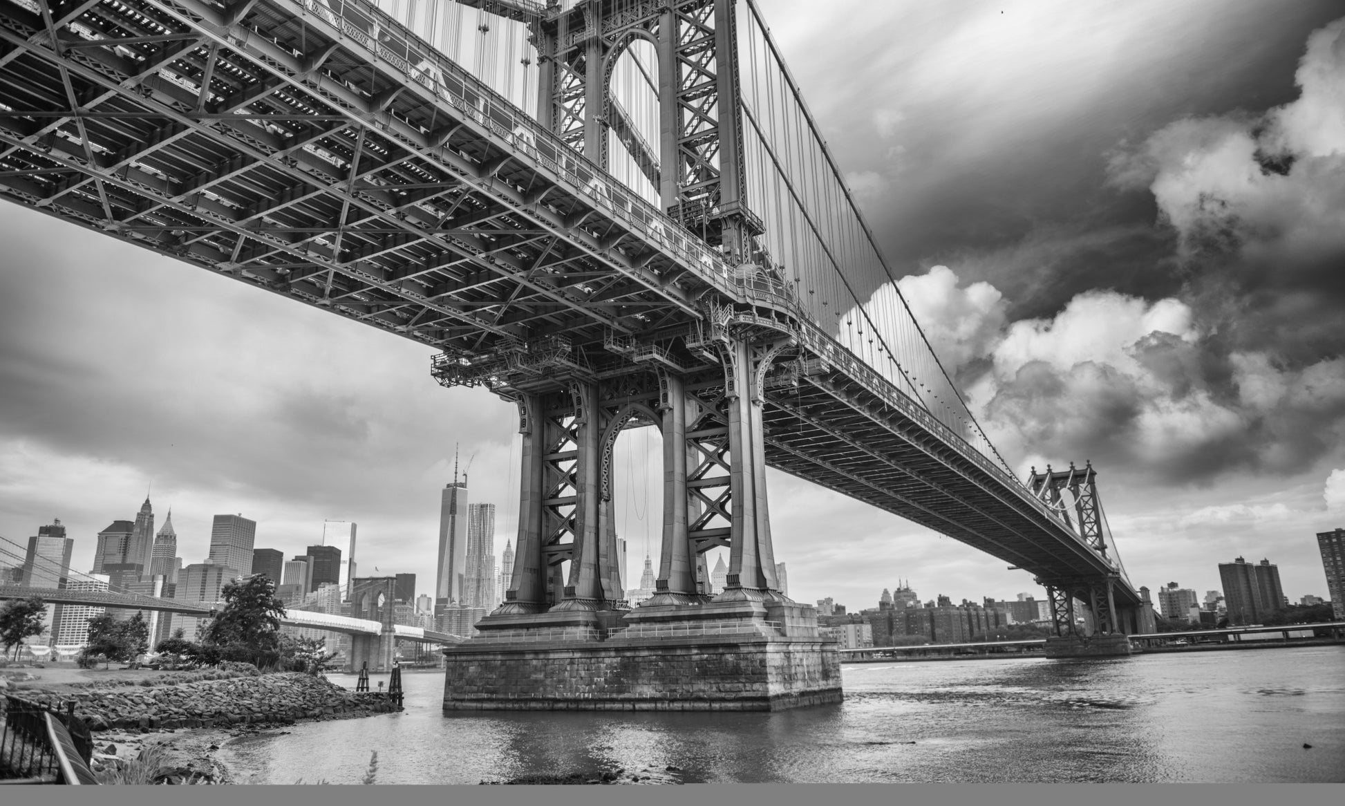 Obraz Wieloczęściowy Most Manhattan – dynamiczna panorama do wnętrz loftowych i nowoczesnych 250x150