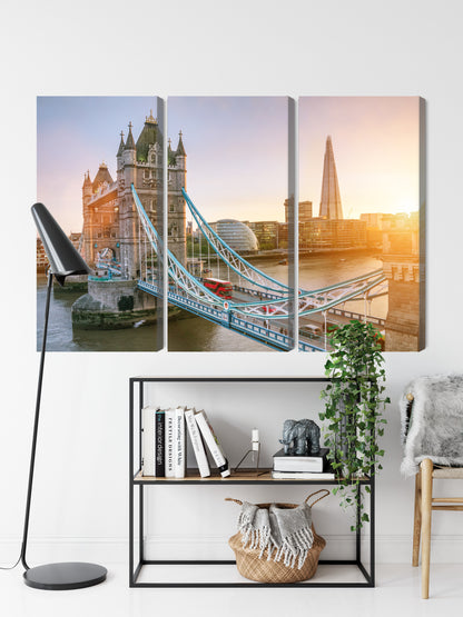 Obraz Wieloczęściowy Tower Bridge – majestatyczny wschód słońca do wnętrz eleganckich i nowoczesnych – widok 8