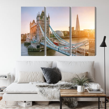 Obraz Wieloczęściowy Tower Bridge – majestatyczny wschód słońca do wnętrz eleganckich i nowoczesnych – widok 3