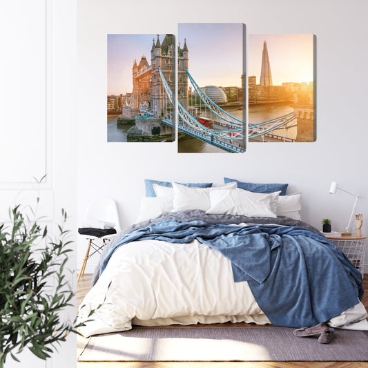 Obraz Wieloczęściowy Tower Bridge – majestatyczny wschód słońca do wnętrz nowoczesnych, loftowych i klasycznych – widok 2