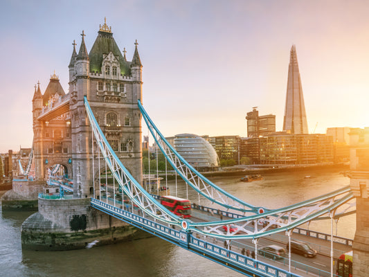 Obraz Wieloczęściowy Tower Bridge – ikoniczny wschód słońca do wnętrz nowoczesnych i klasycznych 200x150