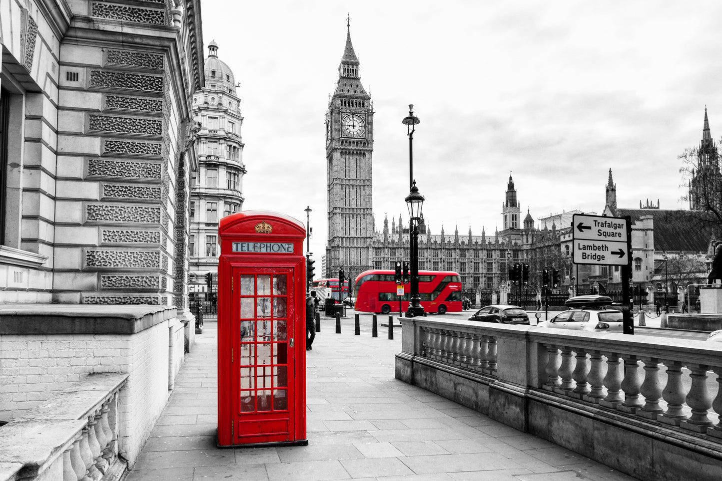 Obraz Wieloczęściowy Londyńska Budka i Big Ben – miejski akcent do wnętrz industrialnych i nowoczesnych 180x120