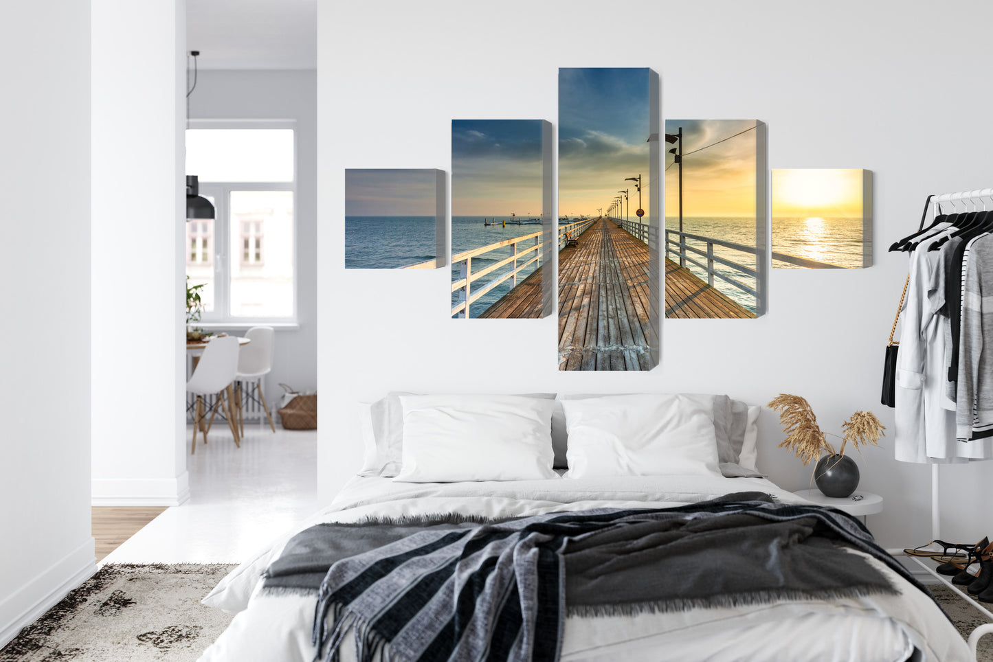 Obraz Wieloczęściowy Drewniane Molo – Spokojna Panorama Morska do Wnętrz Coastalnych, Skandynawskich i Nowoczesnych – widok 6