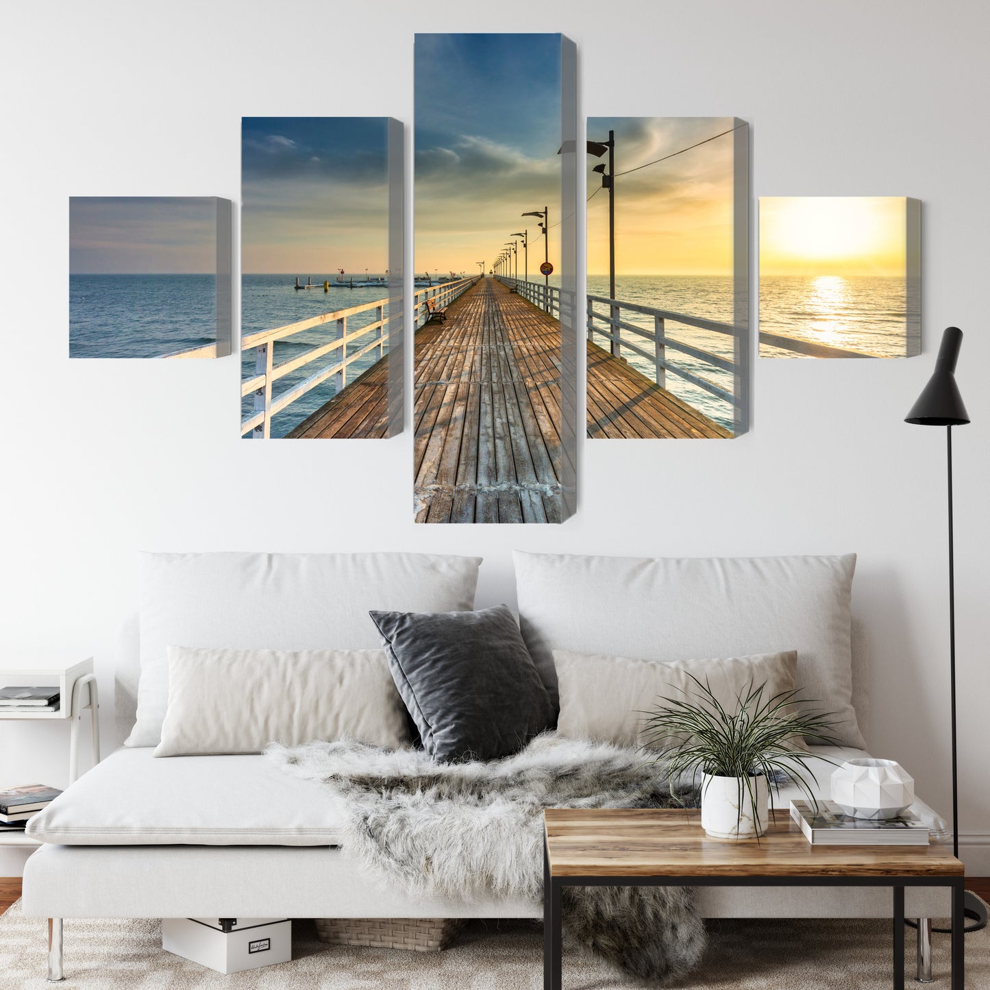 Obraz Wieloczęściowy Drewniane Molo – Spokojna Panorama Morska do Wnętrz Coastalnych, Skandynawskich i Nowoczesnych – widok 3