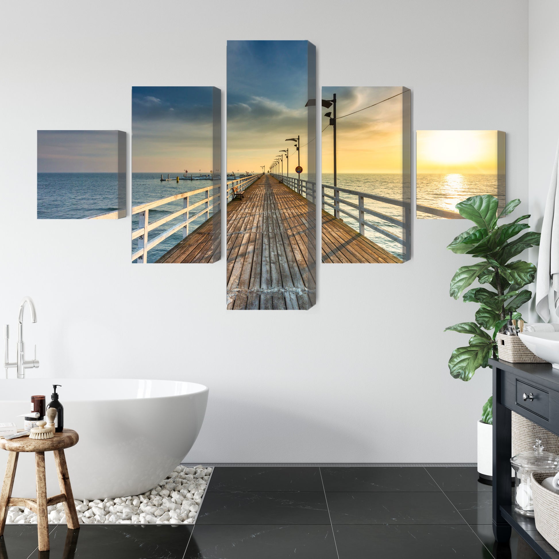 Obraz Wieloczęściowy Drewniane Molo – Spokojna Panorama Morska do Wnętrz Coastalnych, Skandynawskich i Nowoczesnych – widok 4