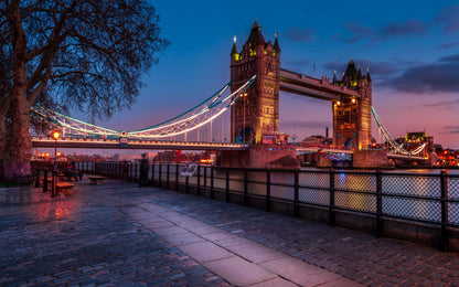 Obraz Wieloczęściowy Tower Bridge – londyński zachód słońca do wnętrz nowoczesnych, industrialnych i loftowych 240x150