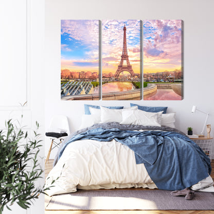 Obraz Wieloczęściowy Wieża Eiffla Paryż – romantyczna panorama o zachodzie słońca do wnętrz Modern Classic, Glamour – widok 2