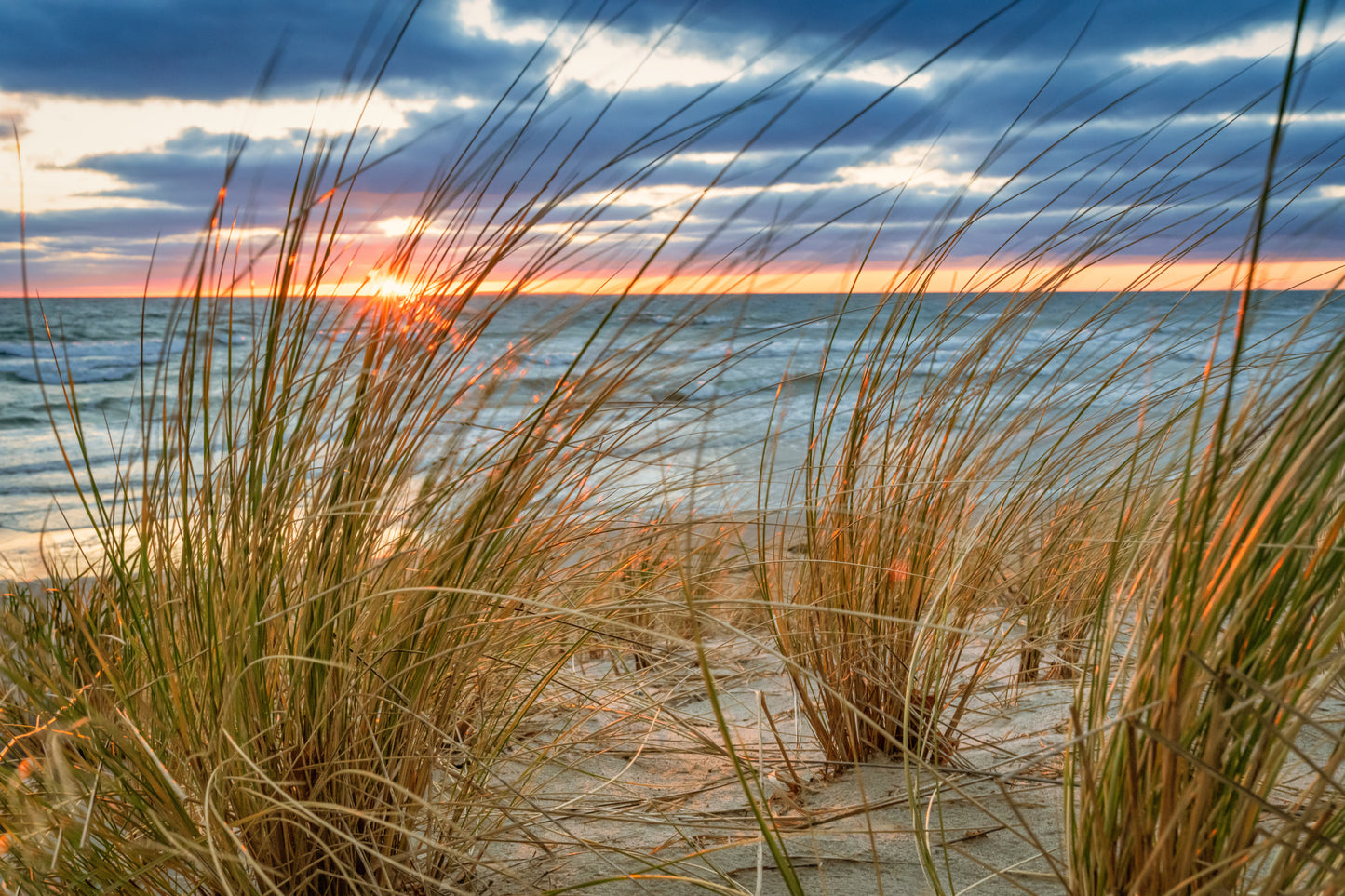 Obraz Wieloczęściowy Wschód Słońca na Plaży – spokojny pejzaż do wnętrz Coastal, Boho, Skandynawskich 180x120