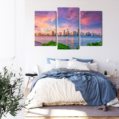 Obraz Wieloczęściowy Panorama Miami – energetyczny zachód słońca do wnętrz nowoczesnych, glamour i współczesnych – widok 2