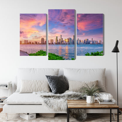 Obraz Wieloczęściowy Panorama Miami – energetyczny zachód słońca do wnętrz nowoczesnych, glamour i współczesnych – widok 3