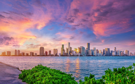 Obraz Wieloczęściowy Miami Zachód Słońca – dynamiczna panorama do wnętrz nowoczesnych, glamour i art déco 240x150